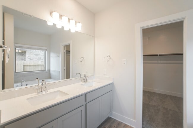 Building Photo - 10614 Whitejacket