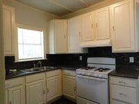 Building Photo - Newly Renovated 2 Bedroom House