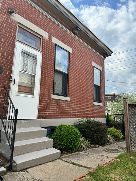 Building Photo - 410 Fairfield Ave