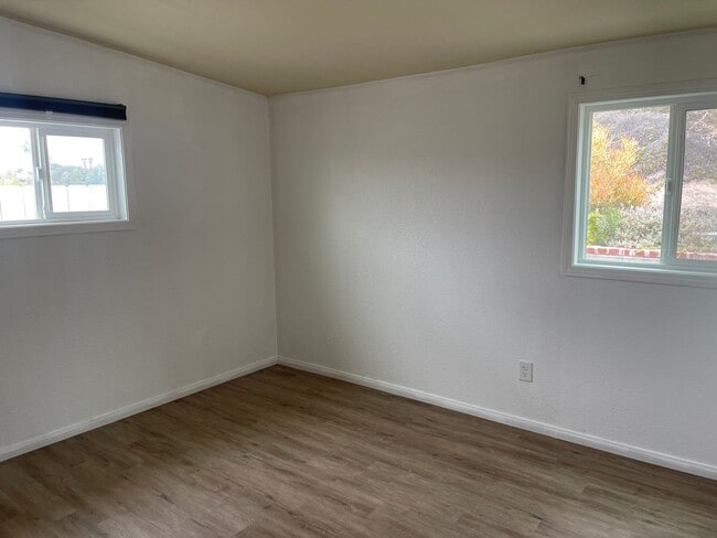Building Photo - 4 Bed, 2 Bath House, Newer Kitchen plus 1 Bonus Room/Office in La Mesa!