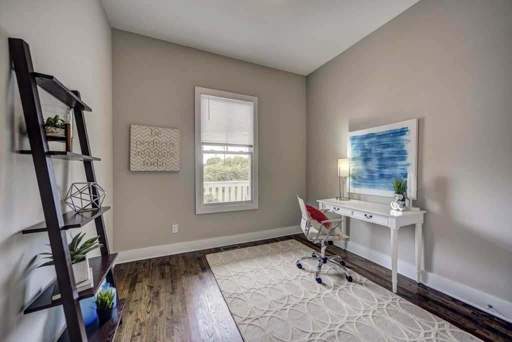 Third bedroom can be used as an office or can also fit a queen sized bed - 910 Sharpe Ave