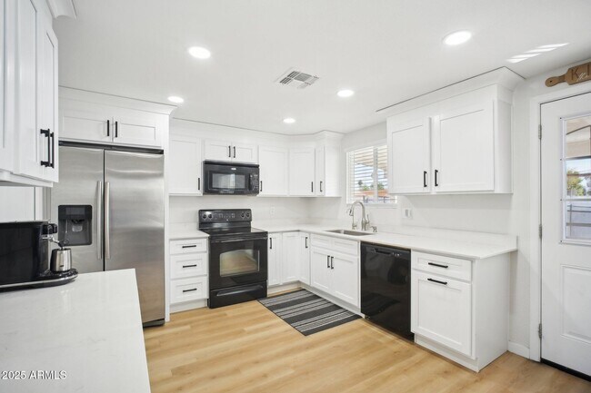 Building Photo - 6123 W Karen Lee Ln