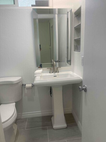 Building Photo - 16881 Sims Lane