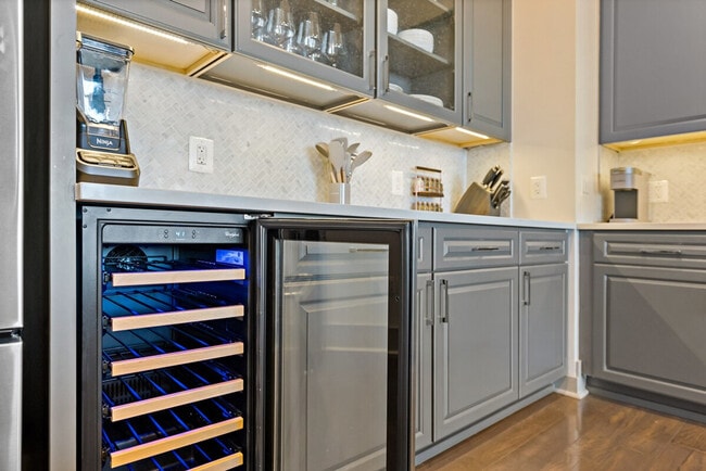 Building Photo - 1820 Fonthill Ct