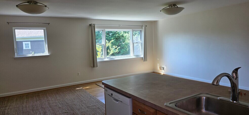 great room - 4114 18th Rd N