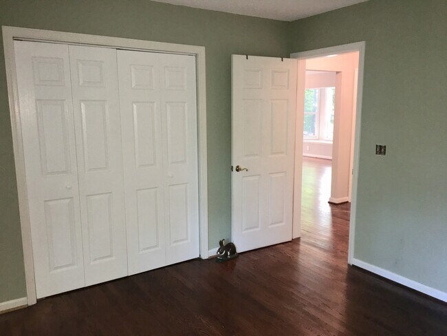 Building Photo - Black Mountain Rental
