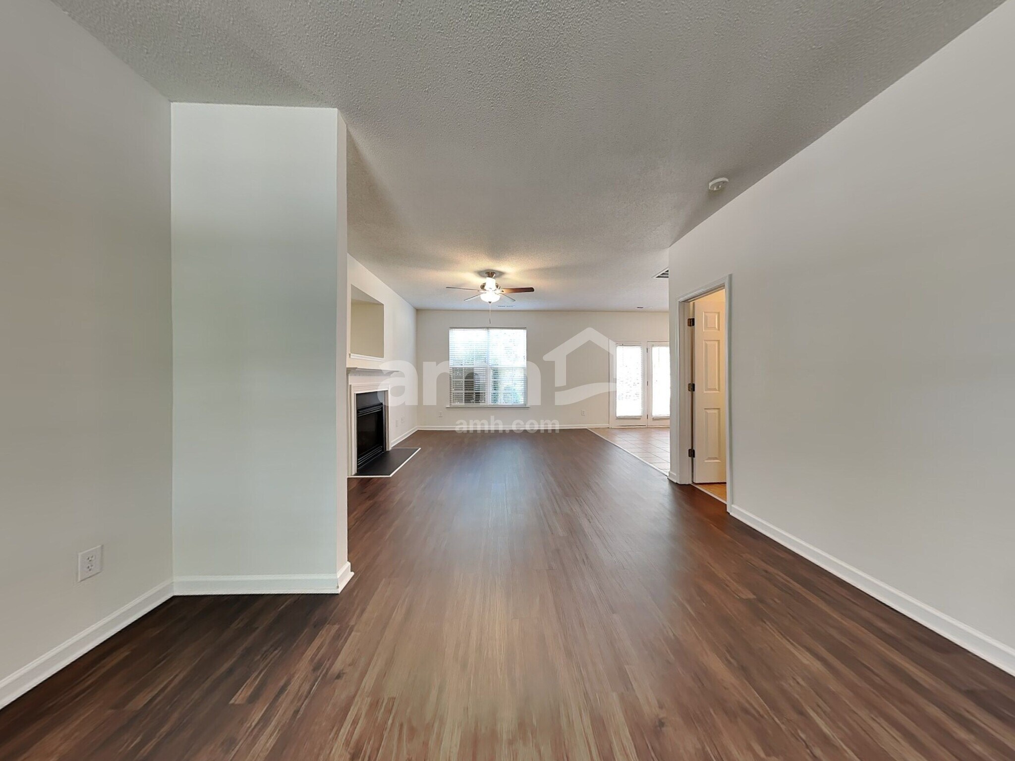 Building Photo - 6016 Glen Way Dr