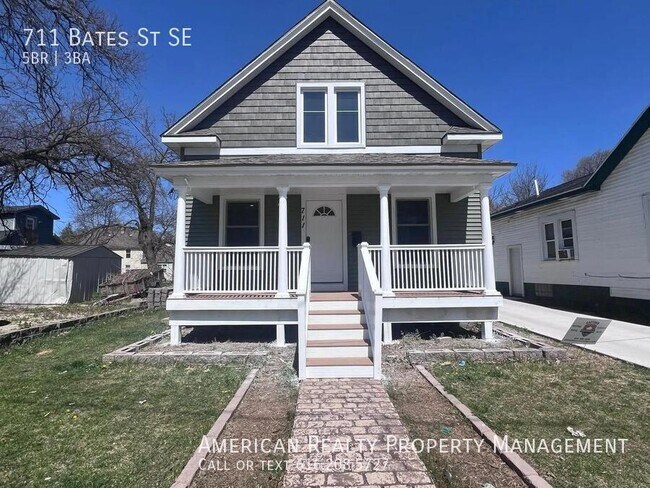 Primary Photo - 711 Bates St SE