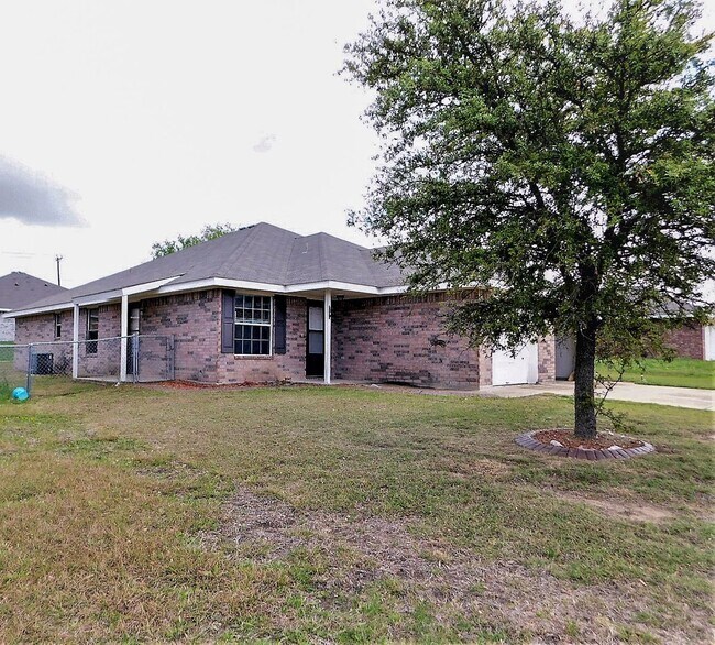 Building Photo - 2803 Lucille Dr