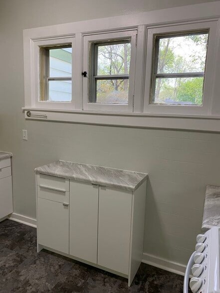 Kitchen - 215 Maple St