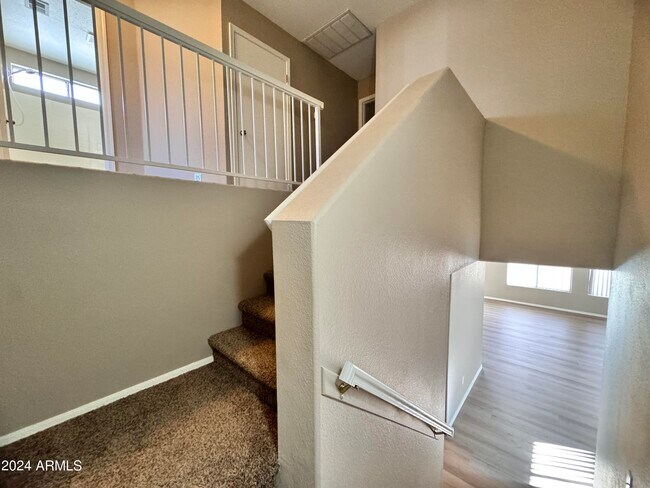 Building Photo - 10453 N 76th Dr