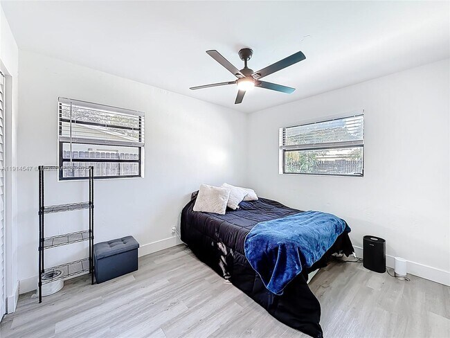 Building Photo - 600 N 66 Terrace