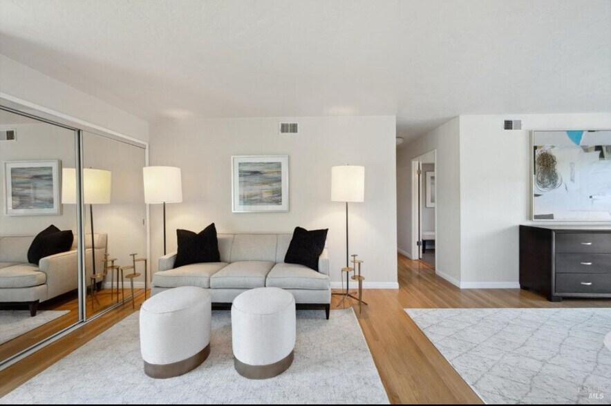 Building Photo - 310 Marin Oaks Dr