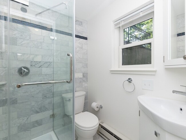 Building Photo - 46 Melrose St