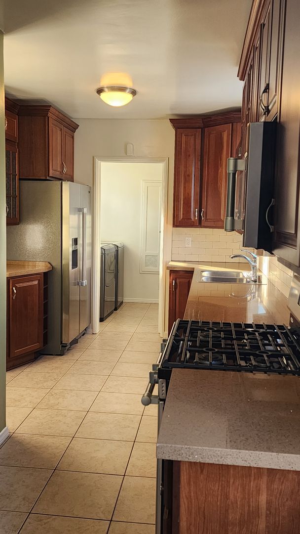 Building Photo - 1433 Selby Ave