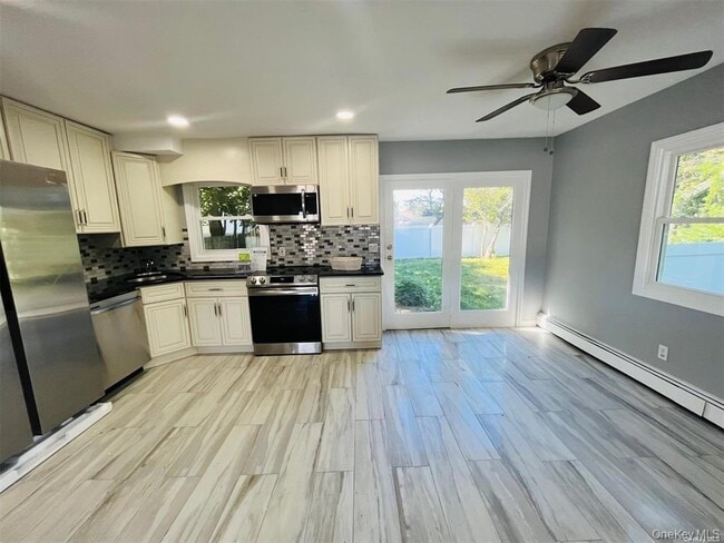 Building Photo - 200 Hicksville Rd