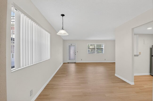 Building Photo - 51 Flanders B