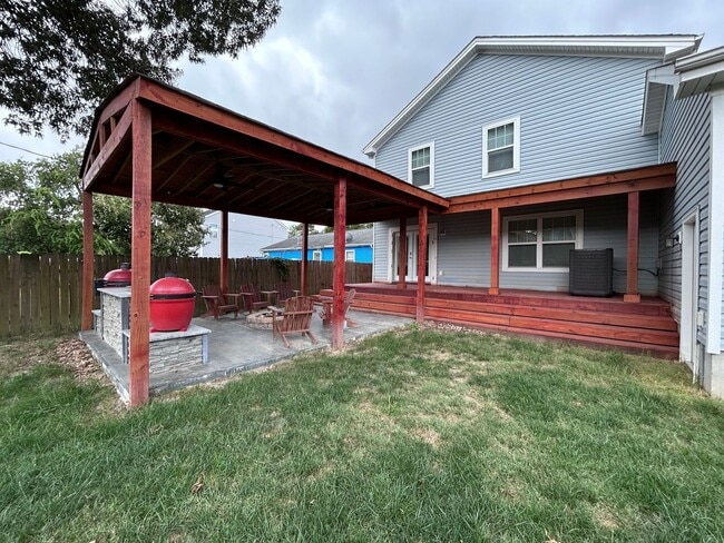 Building Photo - Charming 4-Bed, 2.5-Bath Coastal Cottage –...