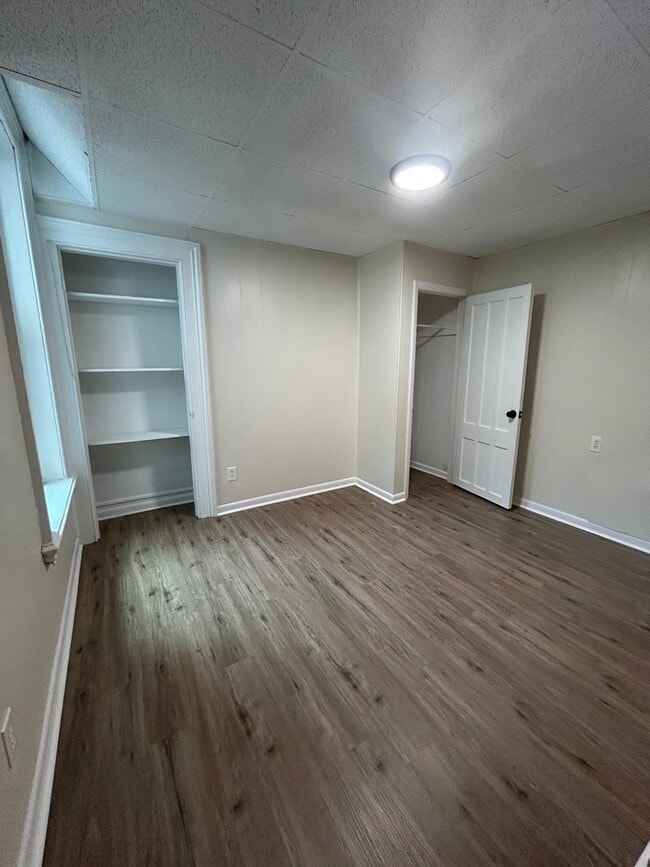 Building Photo - 305 23rd St
