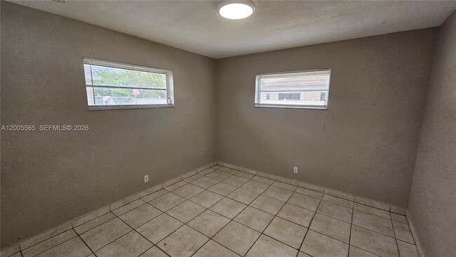 Building Photo - 5030 SW 26th Ave