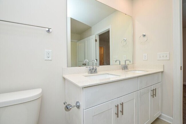 Building Photo - Like New All Brick Home in Mint Hill!