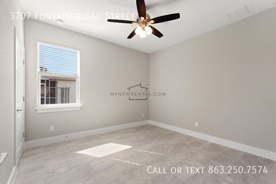 Building Photo - 3707 Fontainebleau St