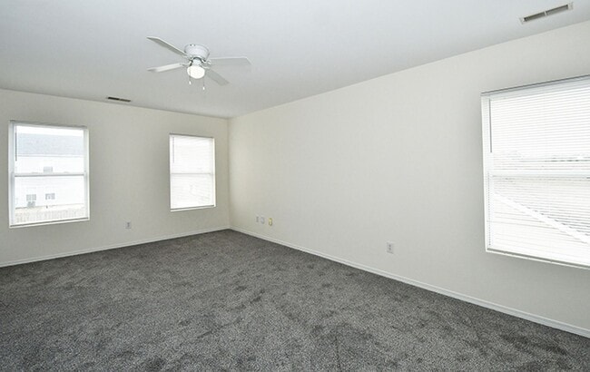 Building Photo - 3 Bedroom home near North Lake Mall Professionally managed by Select Real Estate