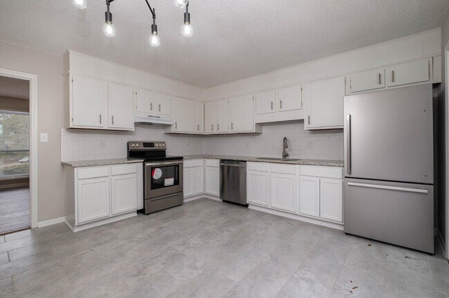 Building Photo - 6024 Olinda St