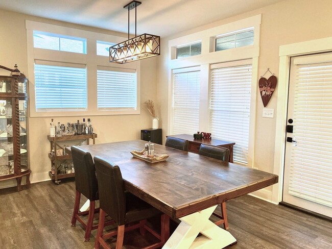 Building Photo - 412 Carneros Dr