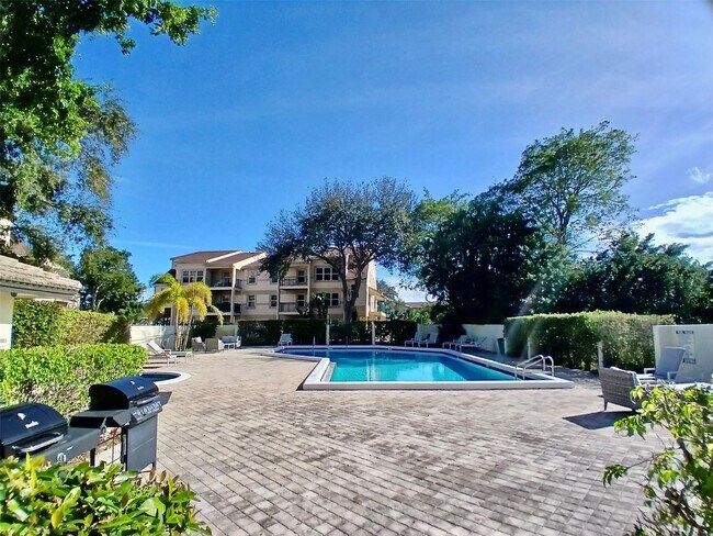 Building Photo - 5951 Wellesley Park Dr