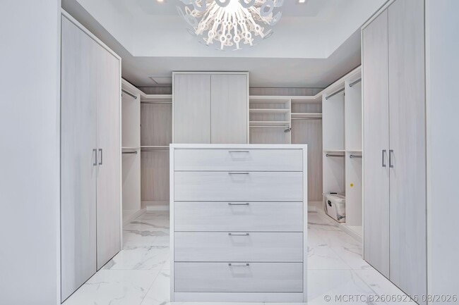 Building Photo - 5000 Island Estates Dr