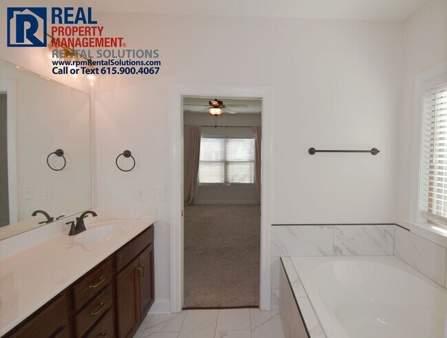 Building Photo - All brick 4 bedroom home plus Bonus room! Garage and covered patio!