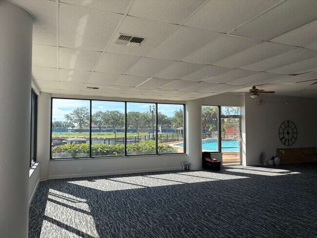 Building Photo - 10355 Paradise Blvd