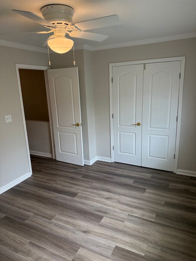 Building Photo - 102 Pine St