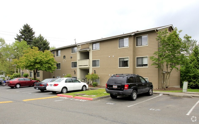 Primary Photo - Parkwood Apartments