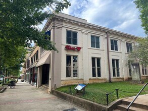 Building Photo - 210 S Center St