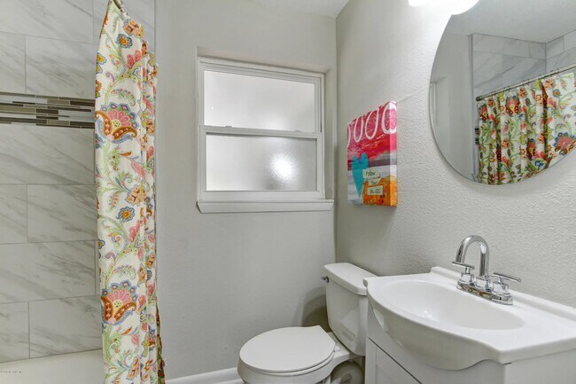 Building Photo - 6530 Pine Summit Dr