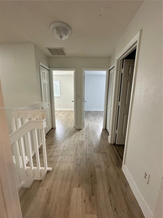 Building Photo - 1481 SE 24th Ct