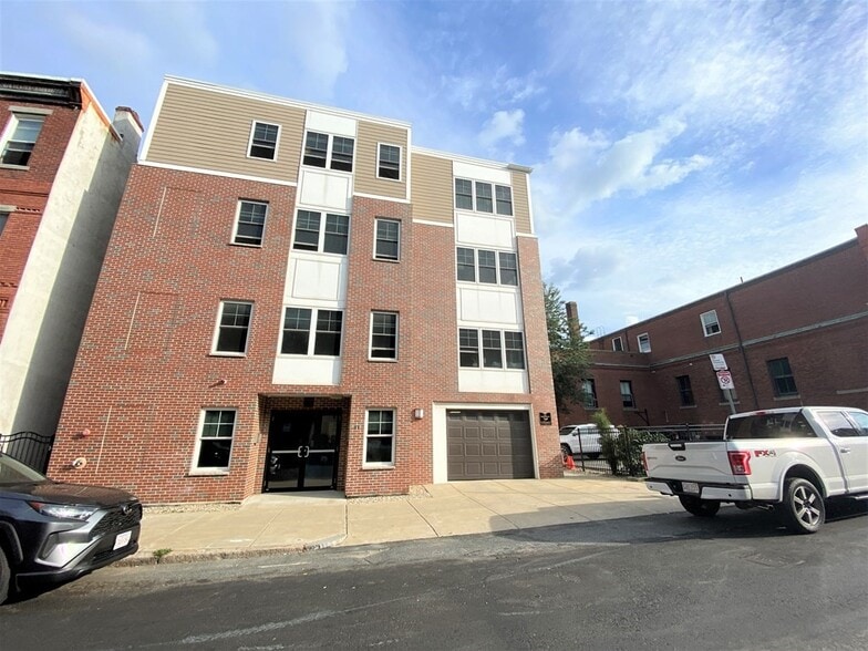Building Photo - 41 Saratoga St