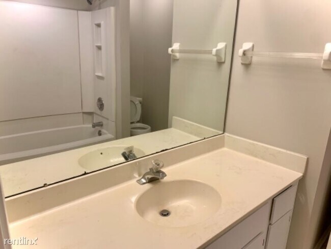 Building Photo - 6601 Reflections Dr