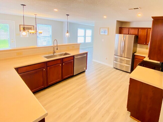 Building Photo - 5843 Amber Ln