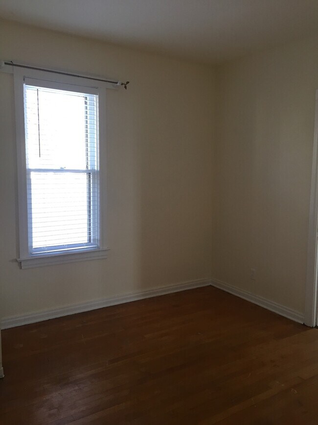 Building Photo - 109-111 Duplex