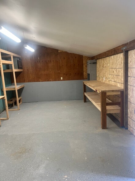 Building Photo - 6519 Myers Rd E