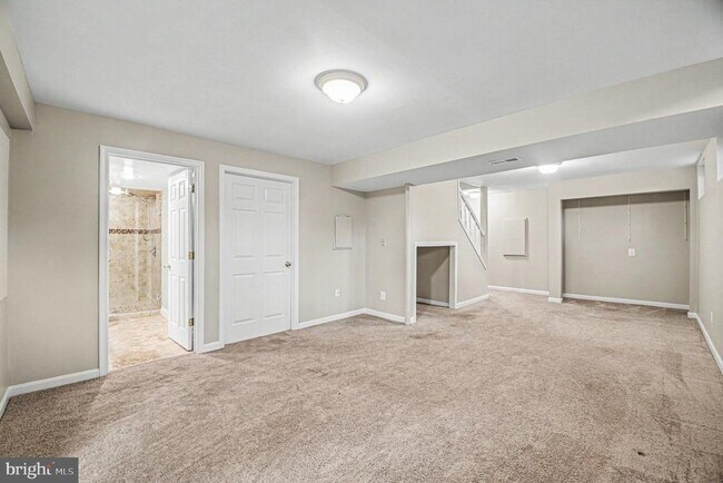 Building Photo - 16200 Edgewood Dr