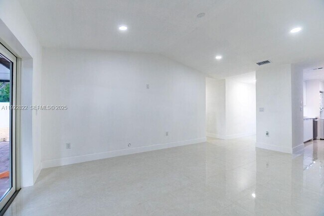 Building Photo - 5240 SW 139th Pl