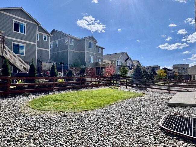 Building Photo - Beautifully Maintained Woodmoor Home Featu...