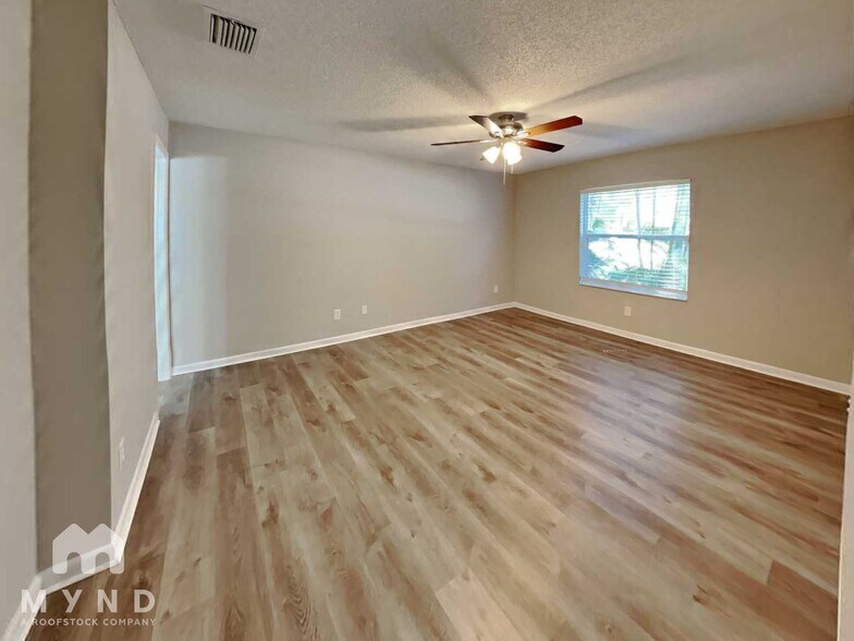 Building Photo - 2125 Karen Dr