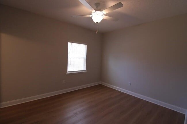 Building Photo - 326 S 5th St