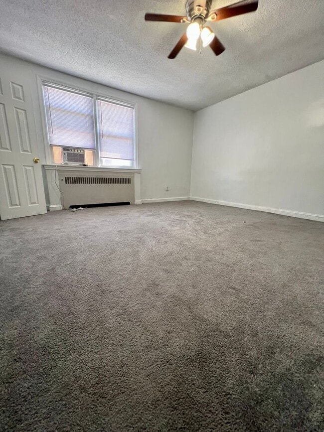 Building Photo - Stunning 3-Bedroom Townhome in Drexel Hill! Available NOW!