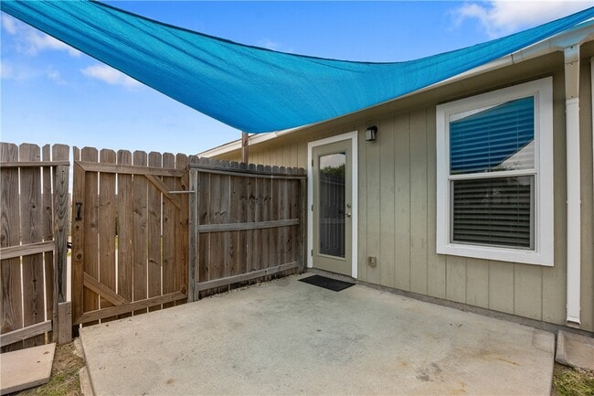 Building Photo - 3643 WL Breeding Dr